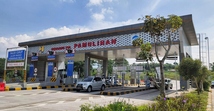 Gerbang Tol Cisumdawi di Pamulihan