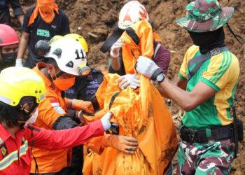 Tim SAR Gabungan melaporkan kembali menemukan dua jenazah di Cijedil RT 03, Cianjur, Senin, 28 November 2022.