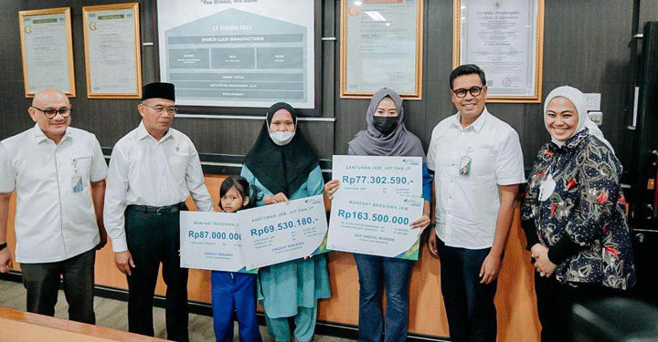 Berdasarkan laporan dari sejumlah asosiasi, beberapa perusahaan yang bergerak di industri padat karya seperti tekstil sedang mengalami kinerja yang melambat