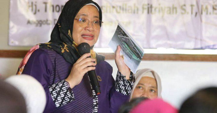 Anggota DPRD Provinsi Jawa Barat, Hj. Thoriqoh Nashrullah Fitriyah