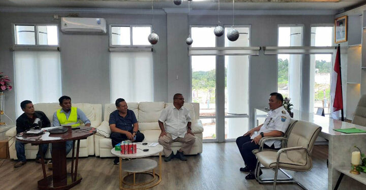 Penjabat (Pj) Bupati Maybrat, Bernhard E. Rondonuwu melakukan pertemuan dengan Balai Jalan Nasional