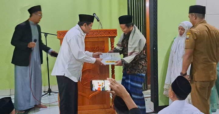 Bupati Sumedang H. Dony Ahmad Munir menghadiri Safari Ramadan Pemerintah Kabupaten Sumedang Tahun 1444 H/2023 M di Masjid Jami Asmaul Husna, Perum Puri Bhayangkara Elok, Desa Kuta Mandiri, Kecamatan Tanjungsari