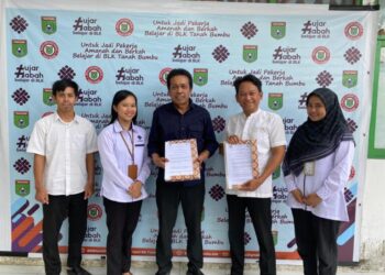 FOTO : UPTD Balai Latihan Kerja Tanah Bumbu dan Rumah Inspirasi Kreatif bersepakat melakukan kerja sama di bidang mengembangkan sumber daya manusia.