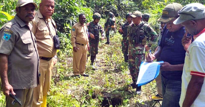 Pemerintah Kabupaten (Pemkab) Maybrat bersama aparat TNI/Polri konsisten dalam upaya pemulangan masyarakat eksodus