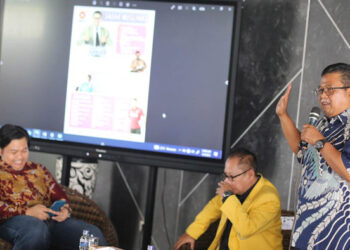 Sekretaris Komisi I DPRD Jawa Barat H. Sadar Muslihat menjadi pembicara studi atau kuliah lapangan mahasiswa Universitas Suryakancana Bandung. (Foto: Humas DPRD Jawa Barat)