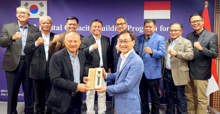 Pemerintah Provinsi Jawa Barat menginisiasi peningkatan kapasitas bagi 8 Sekretaris Daerah Kabupaten/Kota Piloting terkait transformasi digital di Local Government Officials Development Institute (LOGODI) Korea