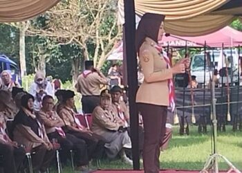 Ketua Kwartir Daerah (Kwarda) Gerakan Pramuka Jawa Barat (Jabar), Atalia Praratya Ridwan Kamil resmi menutup Lomba Tingkat Regu Pramuka Penggalang (LT-IV) di Bumi Perkemahan (Buper) Kiarapayung