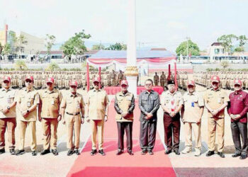 Rektor Institut Pemerintahan Dalam Negeri (IPD) Dr. Dr. Hadi Prabowo, M.M menyerahkan 1.217 orang praja pratama Angkatan XXXIII IPDN kepada Bupati Majalengka, Dr. H. Karna Sobahi, M.M.Pd untuk melaksanakan magang I