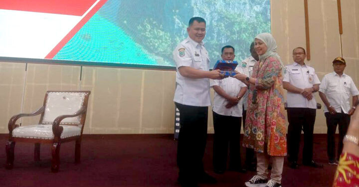 Pj. Bupati Maybrat, Dr. Bernhard E. Rondonuwu, S.Sos., M.Si., mengikuti Workshop Evaluasi Pengelolaan Keuangan dan Pembangunan Desa Tingkat Regional se Provinsi Papua Barat Daya