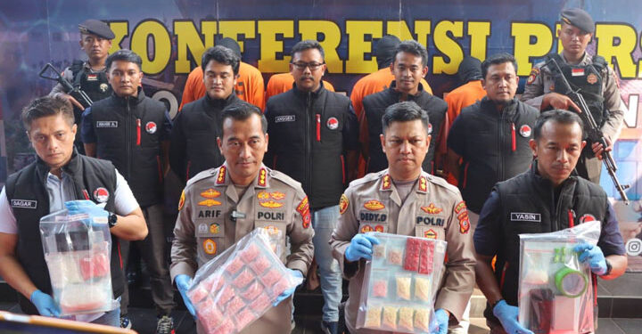 Satuan Reserse Narkoba (Satresnarkoba) Polresta Cirebon berhasil mengungkap empat kasus peredaran gelap narkoba jenis sabu-sabu dan pil extacy