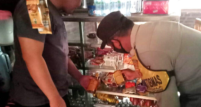 Polsek Dukupuntang, Polresta Cirebon melakukan operasi cipta kondisi (cipkon) dengan merazia tempat yang disinyalir menjual miras
