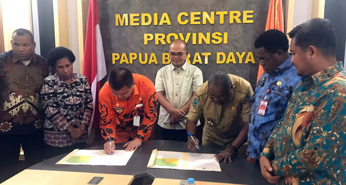 Pj. Bupati Maybrat Dr. Bernhard E. Rondonuwu, S.Sos., M.Si., menghadiri pertemuan tentang fasilitasi batas daerah antara Kabupaten Sorong Selatan dan Kabupaten Maybrat