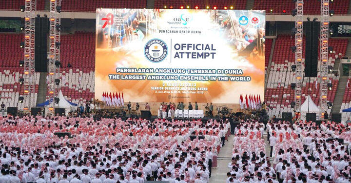 Sebanyak 3.000 praja IPDN Kemendagri pecahkan rekor dunia dalam pergelaran angklung terbesar di dunia yang dilaksanakan di Stadion Utama Gelora Bung Karno Jakarta, Sabtu (5/8/2023).