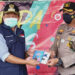 AKBP Eko Prasetyo yang masih menjabat sebagai Kapolres Sumedang, bersama Bupati Sumedang Donny Ahmad Munir saat meluncurkan buku saku Info Vaksin Covid-19 Versi Sunda, waktu lalu. (Foto: Dokumentasi)