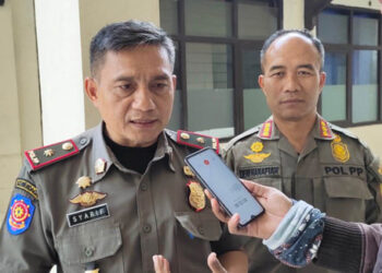 Kasat Pol PP Kabupaten Sumedang, Syarief Effendi Badar saat diwawancari