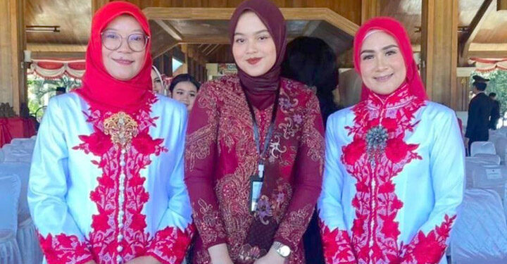 Nabila Maydini Putri (tengah) bersama Istri Bupati Sumedang dan Istri Wakil Bupati Sumedang