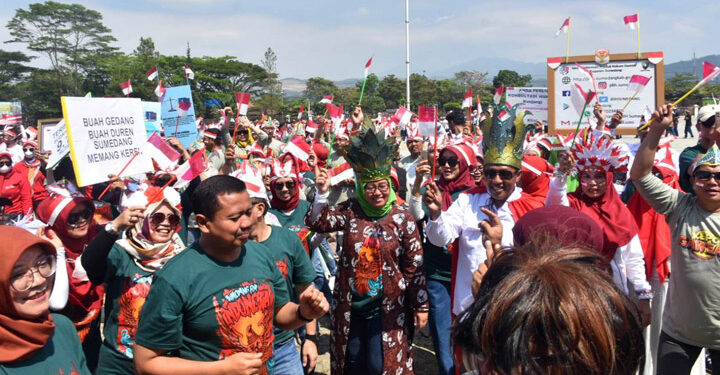 Dalam rangka memeriahkan Hari Kemerdekaan Republik Indonesia ke 78 RI, Pemerintah Kabupaten Sumedang menggelar karnaval dan lomba antar perangkat daerah