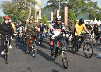 Wakil Bupati Sumedang, H. Erwan Setiawan mengapresiasi sepeda santai dan senam yang diikuti oleh forkopimda dan masyarakat