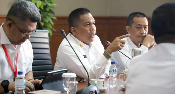 Pj. Bupati Bandung Barat menggelar rapat koordinasi terkait antisipasi penanggulangan kekeringan akibat kemarau berkepanjangan. (Foto: Prokopim KBB)