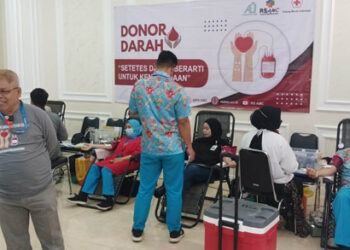 Rumah Sakit AMC, Jl. Raya Cileunyi No. 1 Cileunyi Wetan, Kecamatan Cileunyi, Kabupaten Bandung menyelenggarakan donor darah bertajuk “Setes Darah Berarti Untuk Kemanusiaan”, Jumat (27/10/2023).