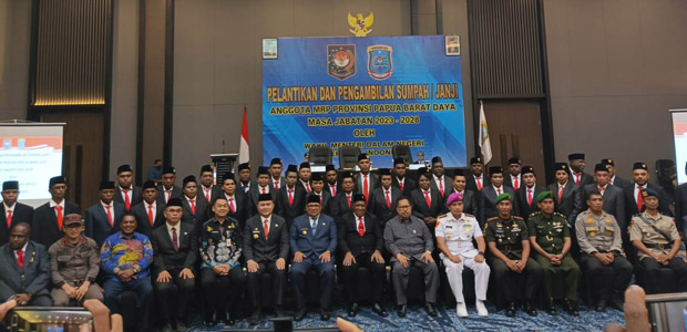 Pelantikan dan pengambilan sumpah anggota MPR Provinsi Papua Barat Daya masa jabatan 2023-2028 yang dipimpin langsung Wakil Menteri Dalam Negeri Republik Indonesia (Wamendagri), John Wempi Wetipo