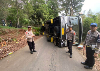 Bus pengangkut rombongan pramuka asal Ciamis terguling di Kiarapayung, Jatinangor