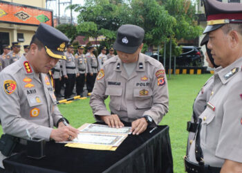 Kapolresta Cirebon, Kombes Pol. Arif Budiman, S.I.K, M.H, memimpin upacara serah terima jabatan (sertijab) Kabag Ren, Kasat Binmas, dan Kapolsek Pabuaran, Rabu (6/12/2023)