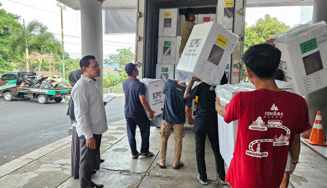 Komisi Pemilihan Umum (KPU) Kabupaten Sumedang mulai mendistribusikan logistik Pemilu 2024
