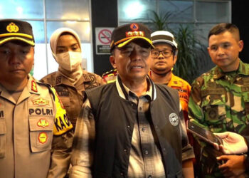 Pj. Bupati Sumedang, Herman Suryatman bersama unsur Forkopimda melakukan peninjauan ke sejumlah titik lokasi terdampak bencana gempa di Kabupaten Sumedang