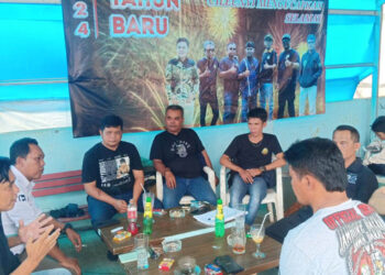 Pengurus dan anggota Paguyuban Jurnalis Cileunyi atau PJC melakukan rapat membahas tentang kewartawanan terutama terkait Undang-undang Jurnalistik Nomor 40 Tahun 1999, Minggu (21/1/2024).