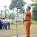 Pj. Bupati Sumedang Herman Suryatman saat memimpin apel pagi di lapangan upacara Kawasan Pusat Pemerintahan, Senin (5/2/2024).