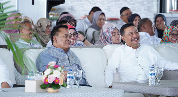 Ketua DPRD Jawa Barat Brigadir Jenderal TNI (Purn) Taufik Hidayat saat kegiatan Halalbihalal Sekretariat DPRD Provinsi Jawa Barat. (Foto: Humas DPRD Jabar)