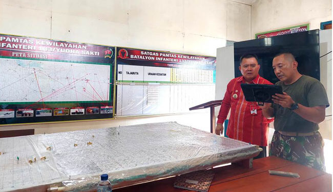 Pj. Bupati Maybrat bersama Dansatgas Yonif 133/Yudha Sakti