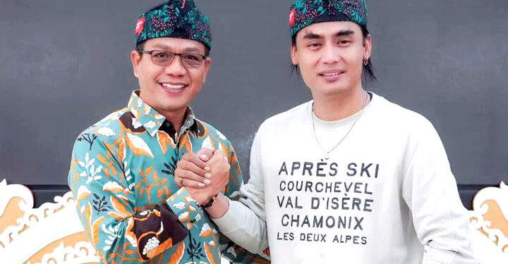 Charly Van Houten bersama Bupati Bandung Dadang Supriatna