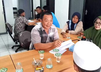 Ketua Forum Pedang Pasar Parakanmuncang, H. Jajang Komarudi saat akan mendatangi pengembang pasar tradisional Parakanmuncang, di kantor PT KIM. (Foto: Istimewa)