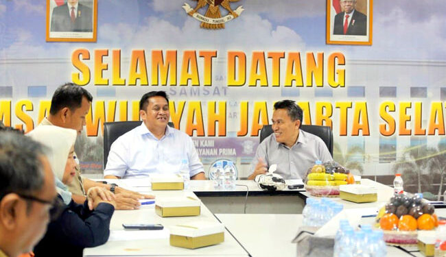 Anggota Komisi III DPRD Provinsi Jawa Barat, Deden Galih saat kegiatan kunjungan kerja di Kantor P3D Tiga Provinsi, Polda Metro Jaya, Jakarta. (Foto; Humas DPRD)