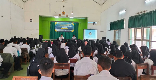 Sekitar 160 guru PPPK di Kecamatan Cileunyi, Kabupaten Bandung mengikuti pembinaan dan pembekalan di aula SDN Percobaan