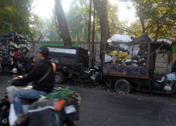 Tumpukan sampah di TPS Sementara, Jalan Pangaritan, Kelurahan Cipadung Kulon, Kecamatan Panyileukan, Kota Bandung.