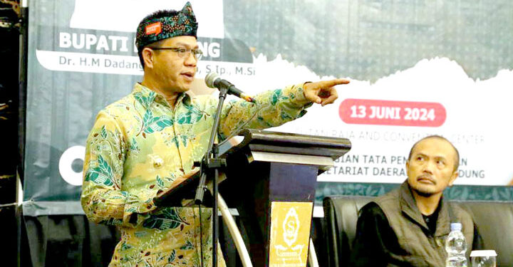 Bupati Bandung Dadang Supriatna