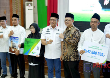 Bupati Bandung, HM. Dadang Supriatna menluncurkan (launching) program insentif untuk 1.070 ustaz/ustazah di Kabupaten Bandung