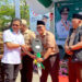 Bupati Bandung Dadang Supriatna secara simbolis menyerahkan kunci mobil layanan kelurahan atau Moyan