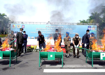 Sebanyak 4.519.788 batang rokok ilegal senilai Rp 6.237.307.449 dimusnahkan Bea Cukai Jawa Barat dan Bea Cukai Bandung bersama Pemerintah Kabupaten (Pemkab) Bandung