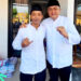 Foto kepala desa berfose satu jari bersama Calon Bupati Bogor Rudy Susmanto
