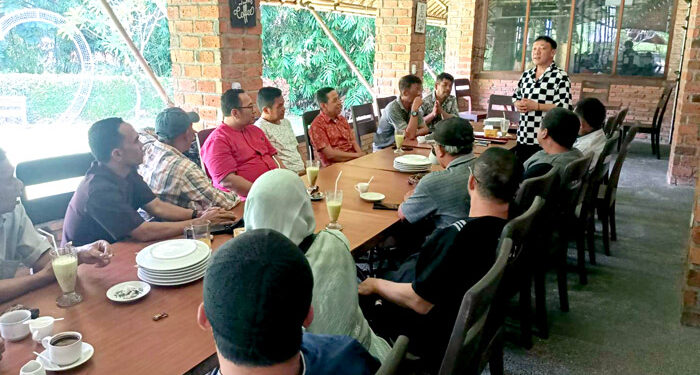 Calon Bupati Bogor nomor urut 02, H.R Bayu Syahjohan saat memberikan pemaparan di hadapan para mantan kepala desa