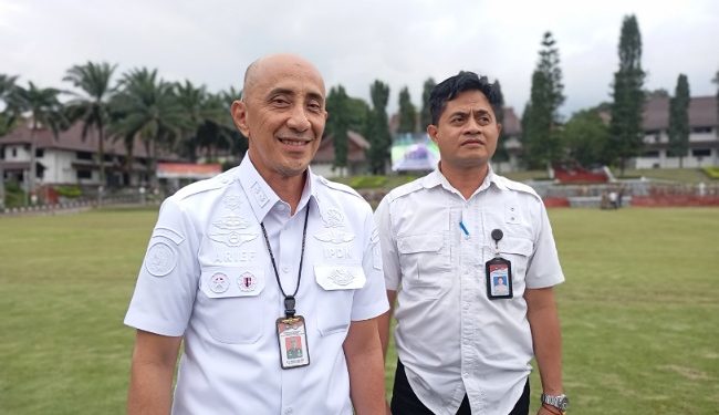 Kepala Biro Administrasi, Hukum, Kepegawaian, dan Hubungan Masyarakat di Institut Pemerintahan Dalam Negeri (IPDN), Arief M. Edie didampingi Kepala Bagian Hubungan Masyarakat La Ode Muhamad Alam Jaya
