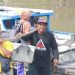 Nelayan bagang di Desa Betung, Kecamatan Kusan Hilir, Tanah Bumbu, Kalimantan Selatan, tampak menurunkan box ikan berisi hasil tangkapan laut segar setelah bermalam di perairan Pagatan, Minggu, 24 Agustus 2025.