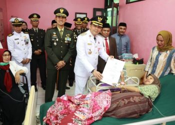 Bupati Tanah Bumbu Andi Rudi Latif, melakukan kunjungan ke Rumah Sakit Umum Daerah (RSUD) dr H. Andi Abdurrahman Noor, Minggu (17/08/2025). (Foto : MC Tanbu)