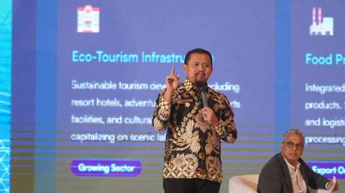 Bupati Dony Ahmad Munir