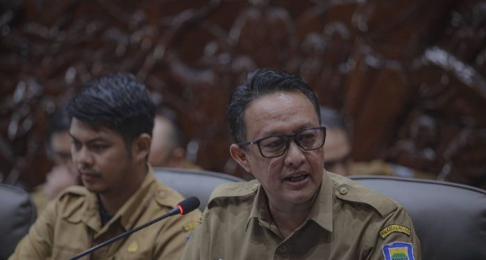 Asisten Deputi Penyelenggara Tata Ruang dan Penataan Agraria, Djuang Fadjar Sodikin, bersama Wali Kota Bandung Muhammad Farhan