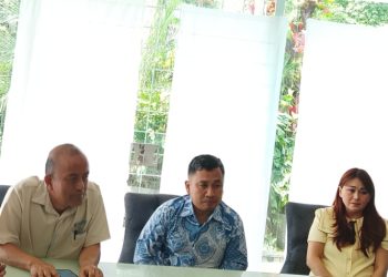 Kepala Kanwil HAM Jawa Barat, Hasbulloh Fudail, bersama Kepala Bidang Pelayanan dan Kepatuhan HAM Kanwil Kemenham Jawa Barat, Nurjaman, melakukan kunjungan langsung ke rumah korban di Jalan Golf Island Kav 79 No 1 R.D.P, Kabupaten Bandung, Jumat (17/4/2026).